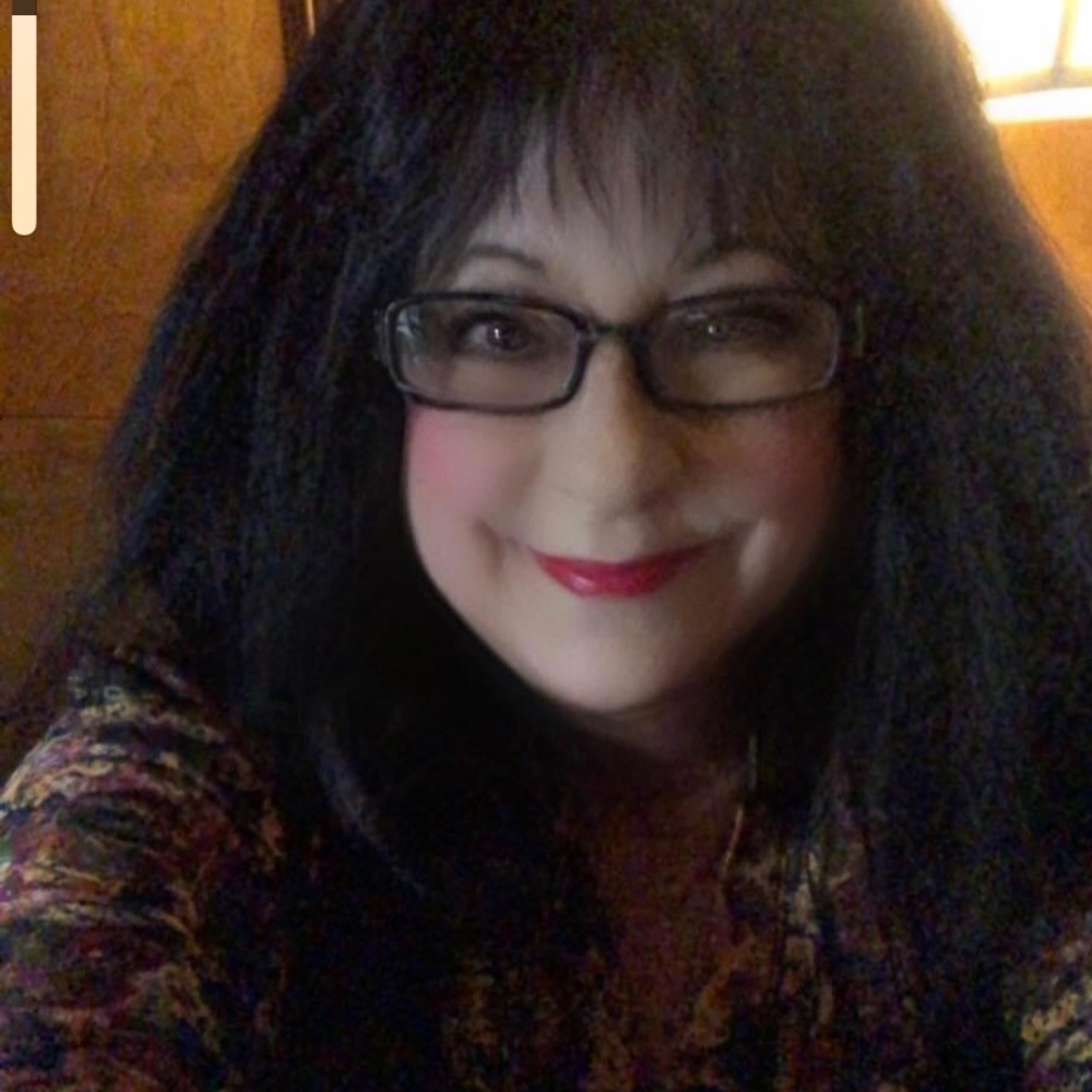 Meet your Posher, Debbie